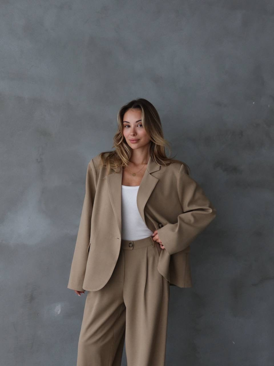 Sofia Arka Kısmı Detaylı Ceket Camel