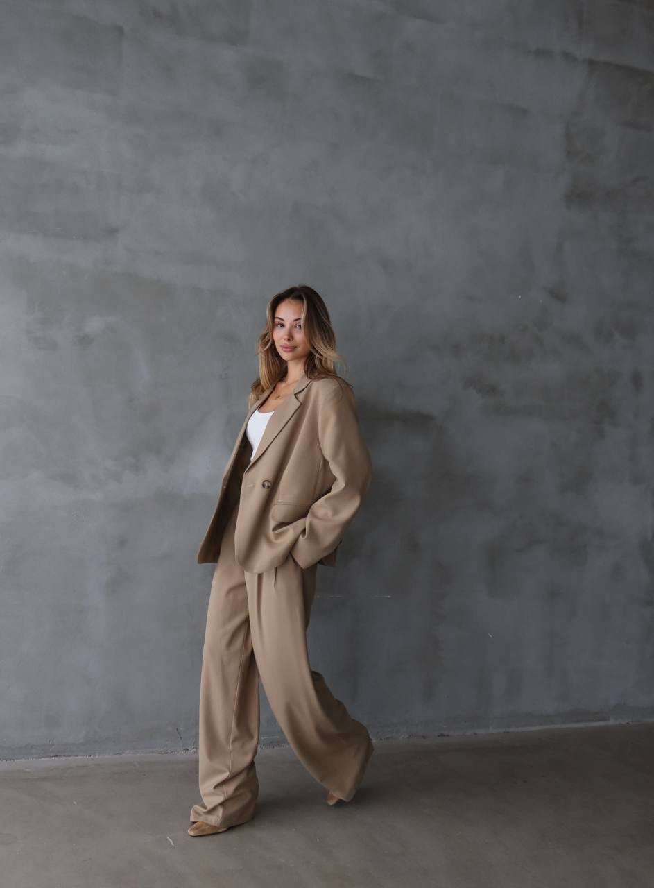 Sofia Arka Kısmı Detaylı Ceket Camel