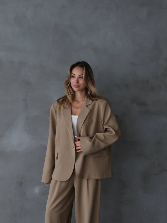 Sofia Arka Kısmı Detaylı Ceket Camel