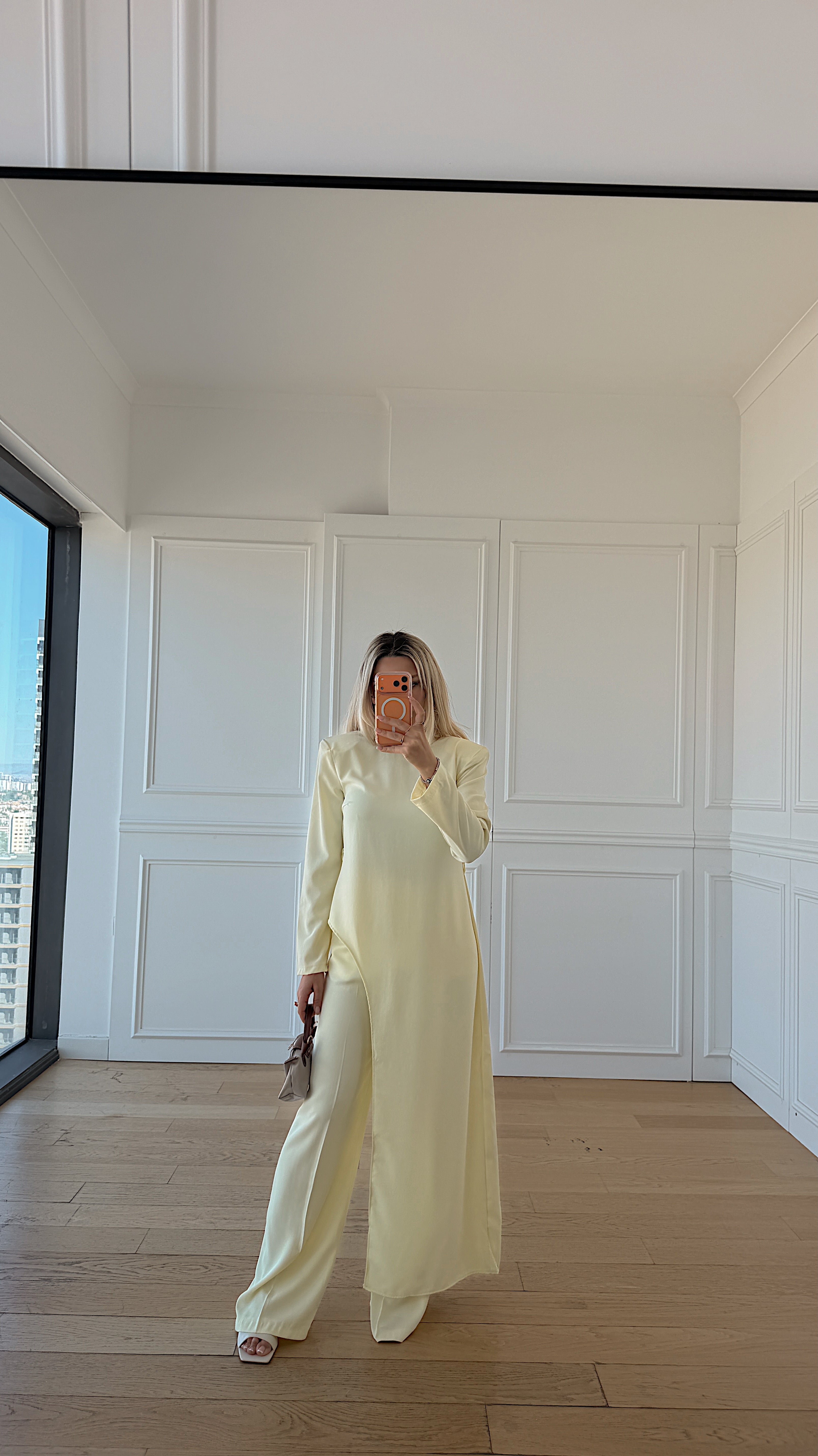 Riva Sarı