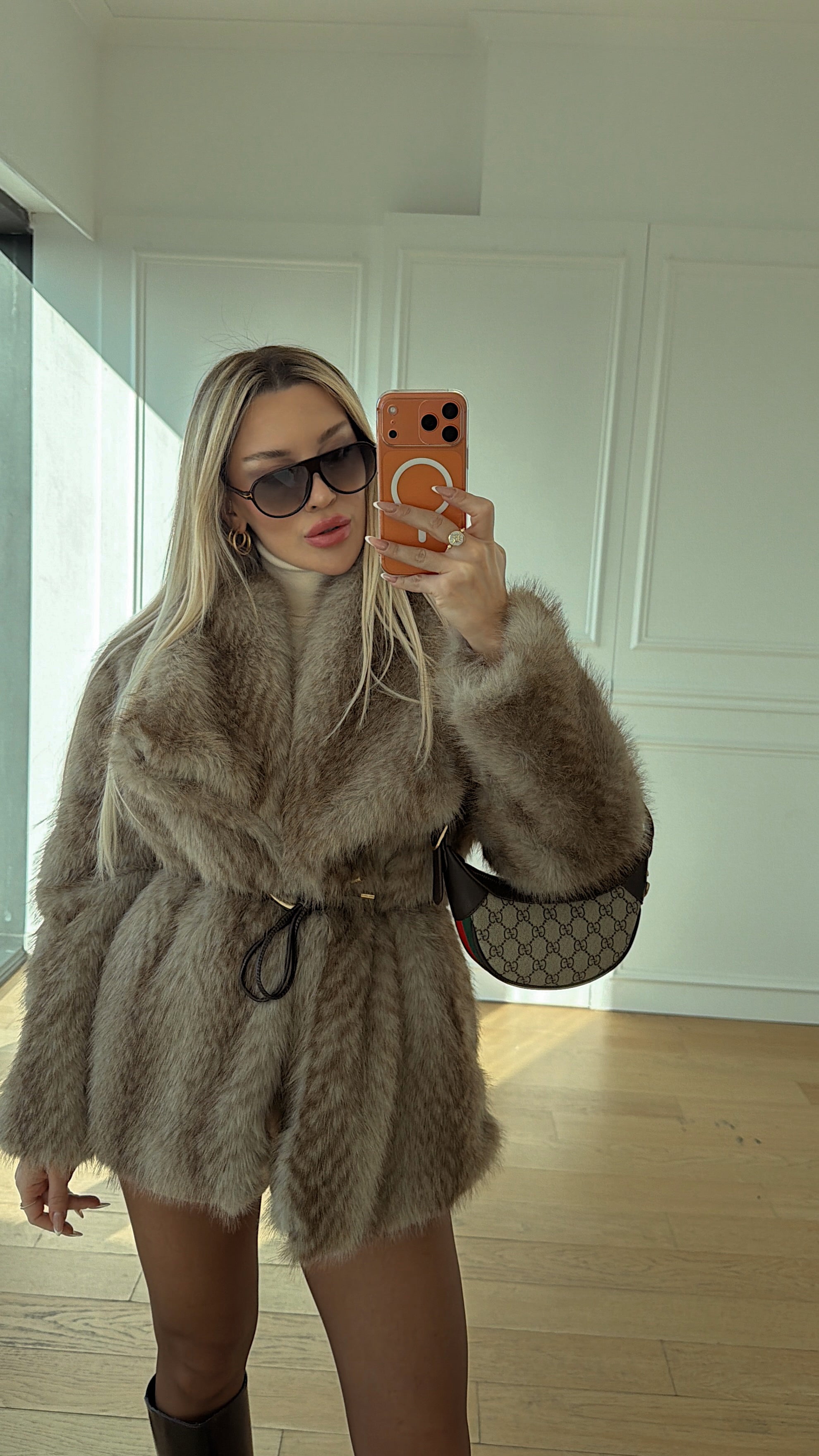 Ekru Kahve Geçişli Kemer Detaylı Kürk