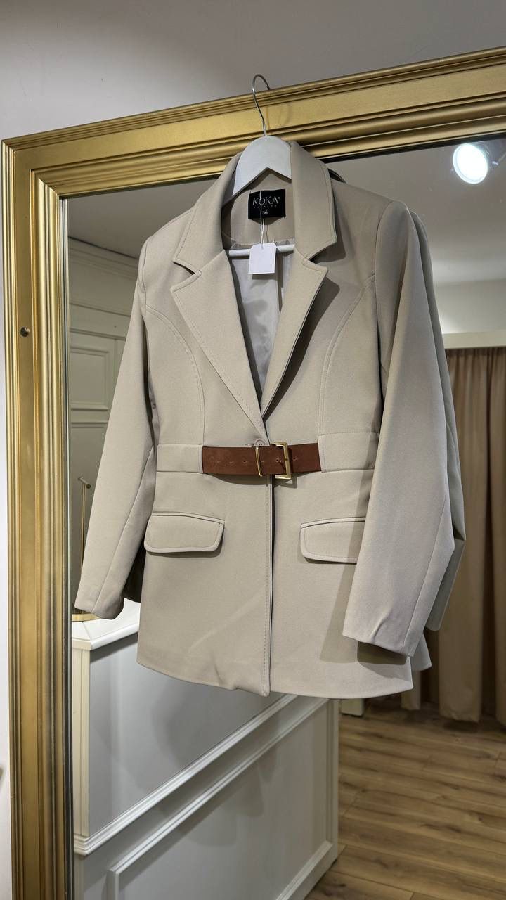 Bej Kemer Detaylı Blazer Ceket