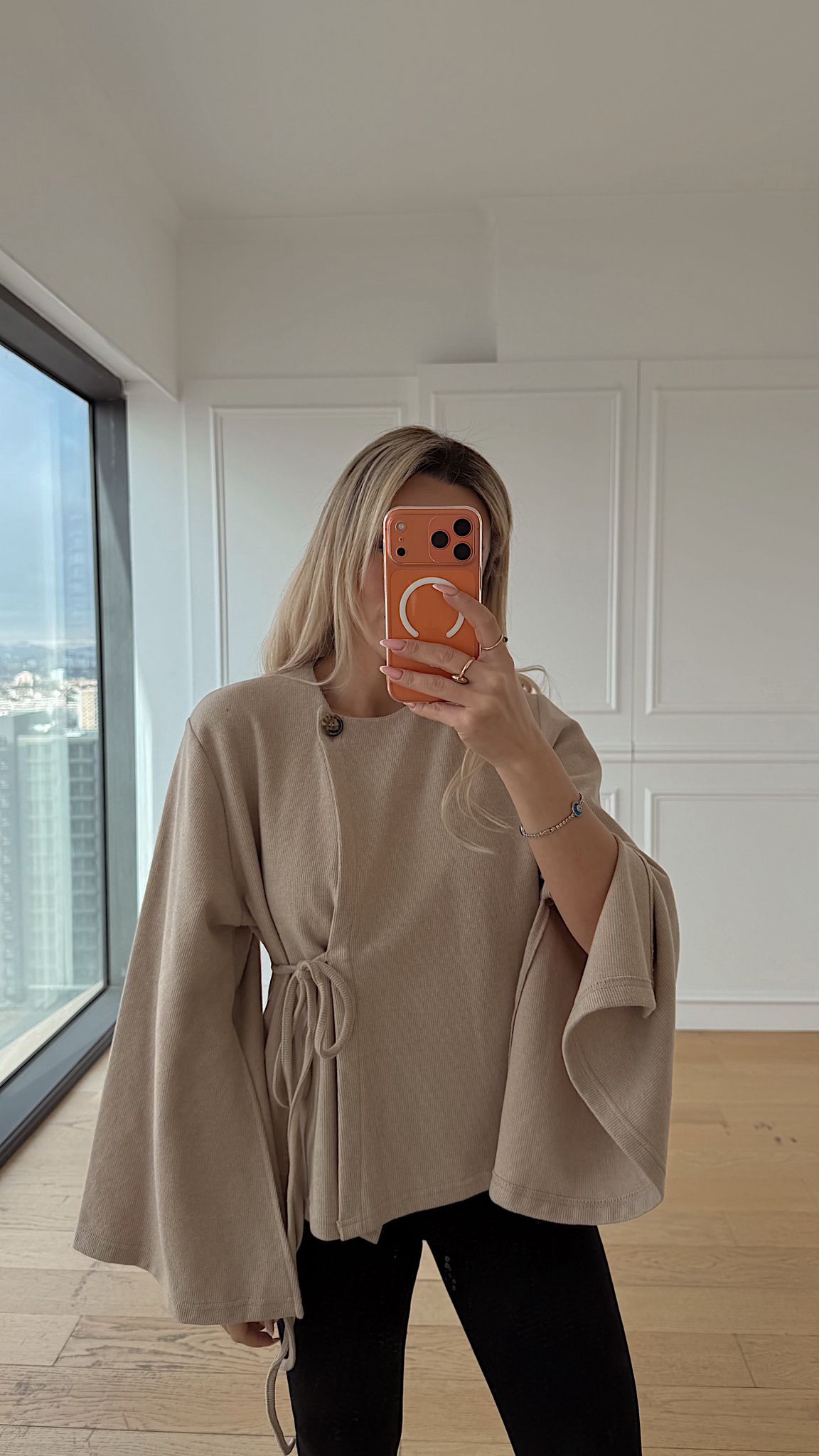 Belden Bağlama Detaylı Ekru Ceket