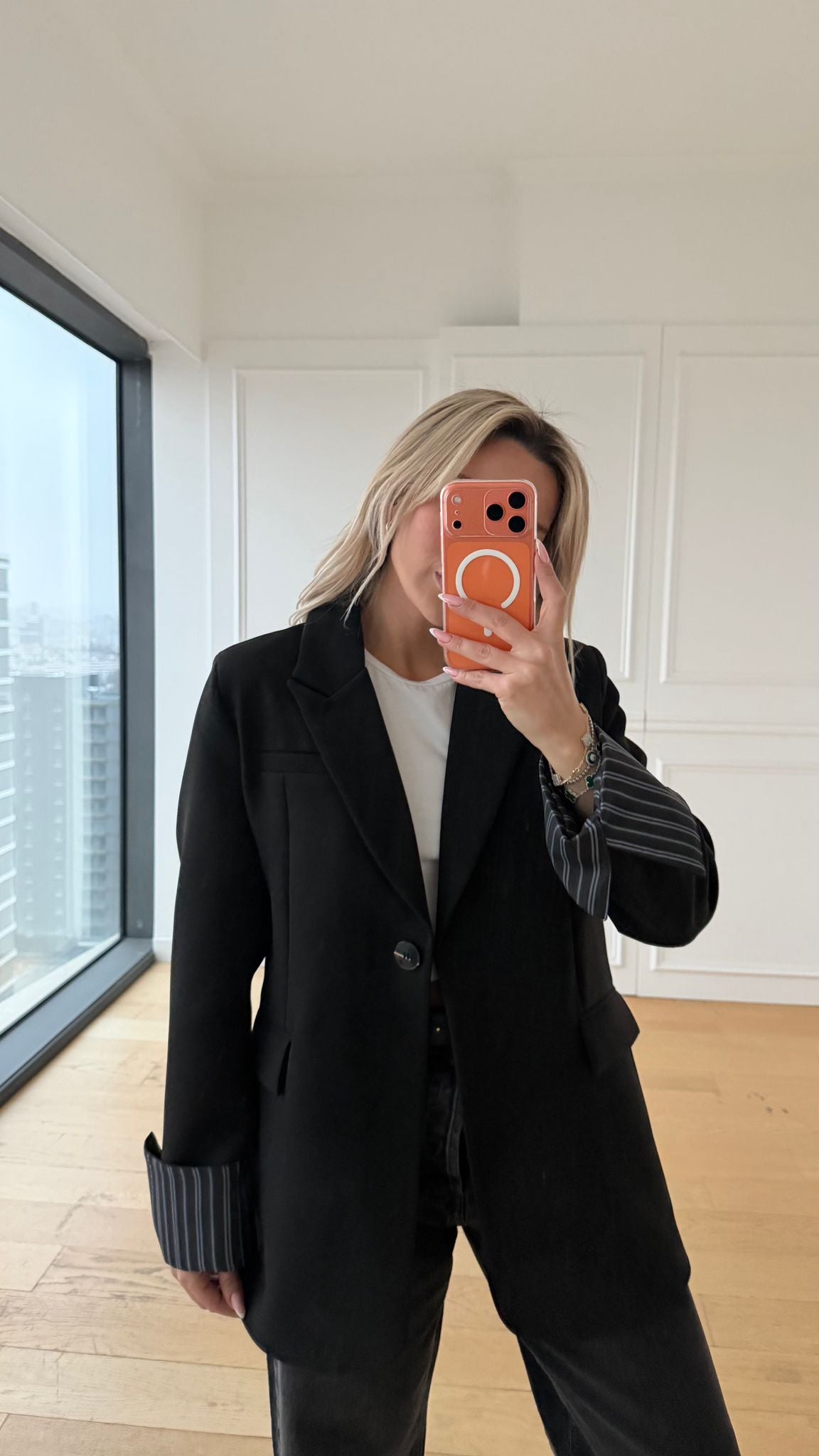 Siyah Çizgi Detaylı Blazer Ceket