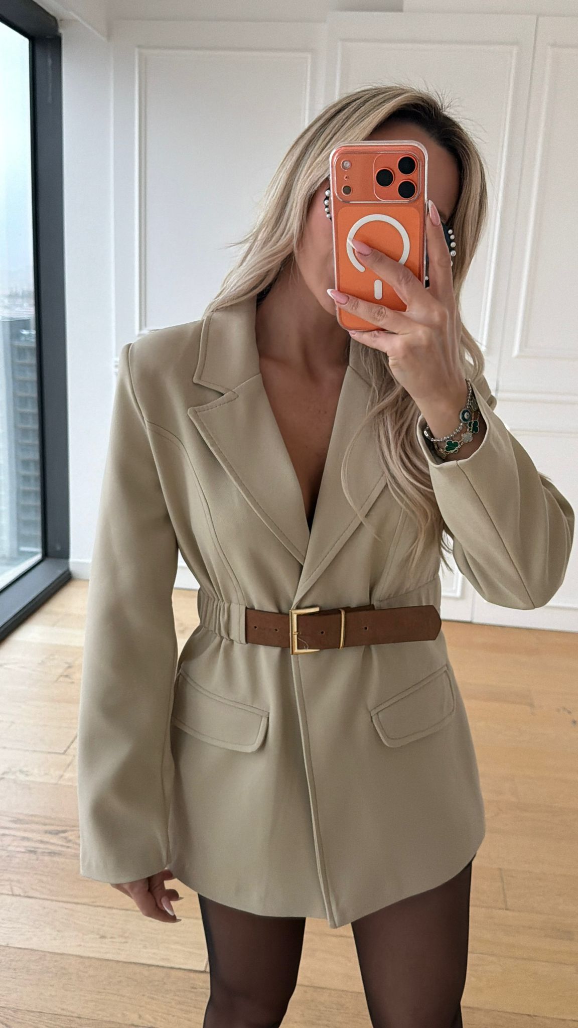 Bej Kemer Detaylı Blazer Ceket