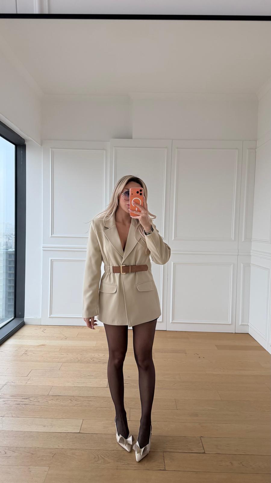 Bej Kemer Detaylı Blazer Ceket