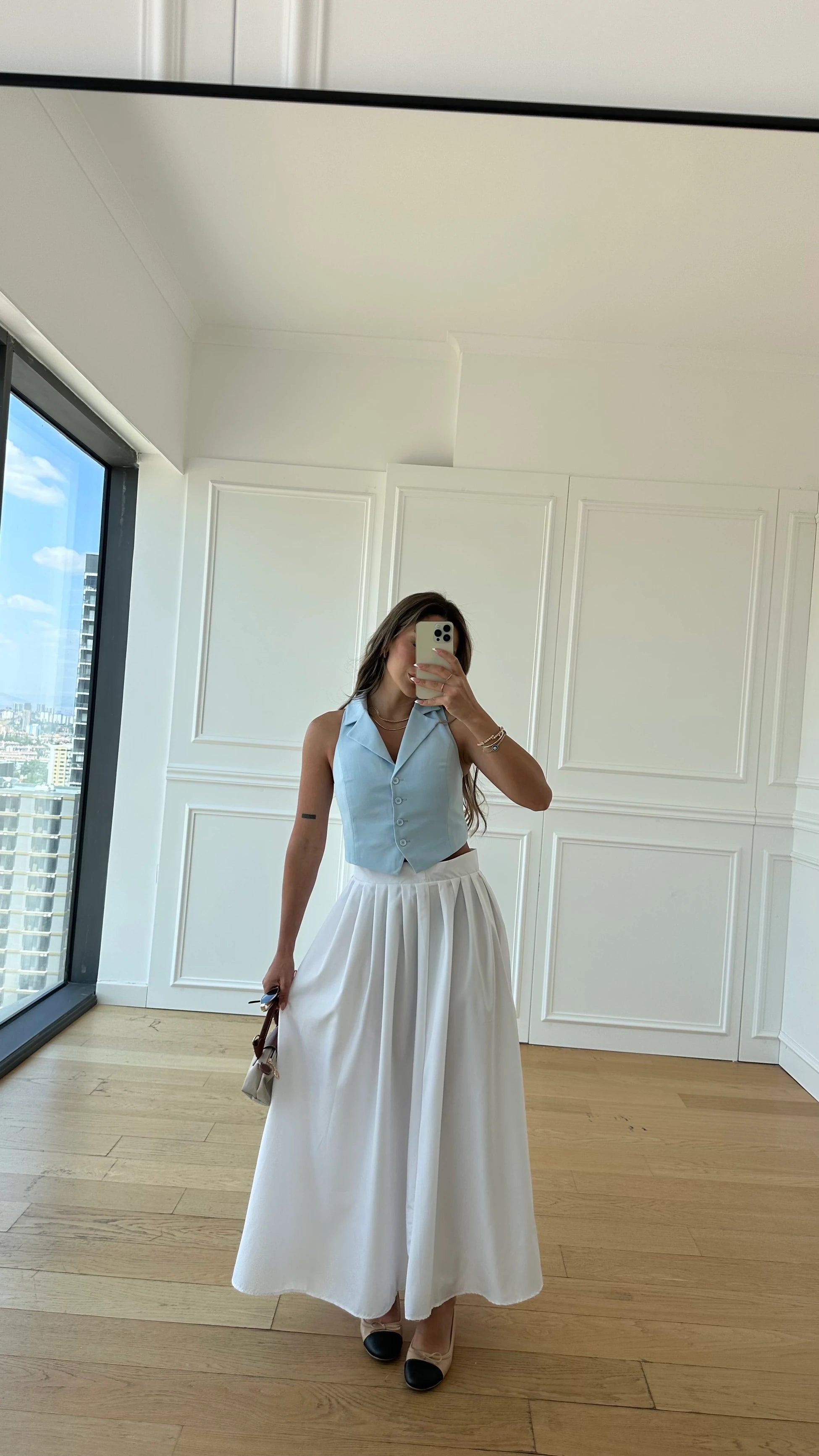 Beyaz Yırtmaç Detaylı Etek