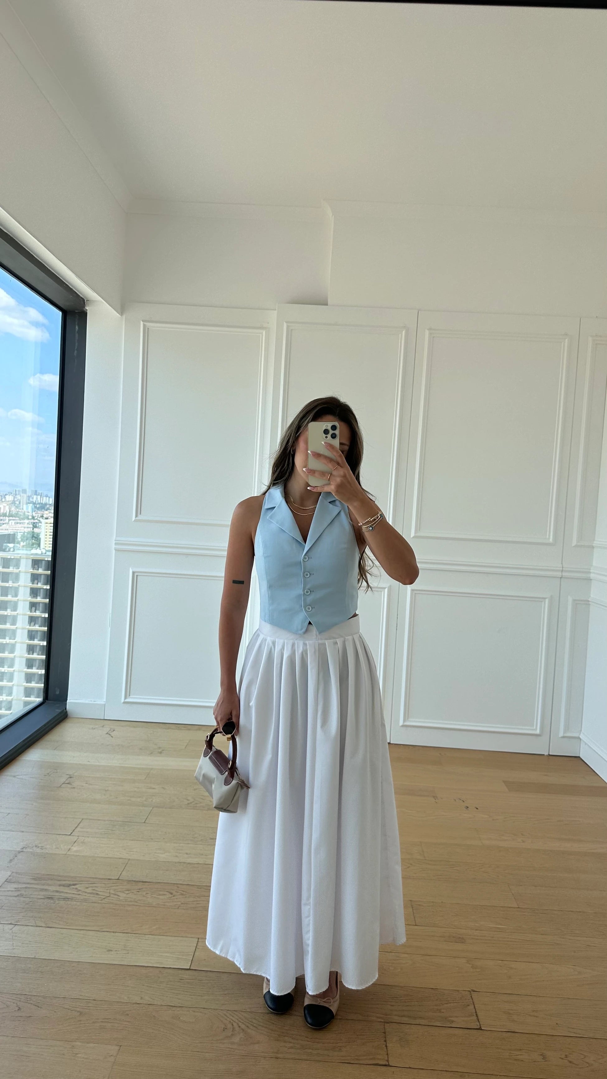 Beyaz Yırtmaç Detaylı Etek