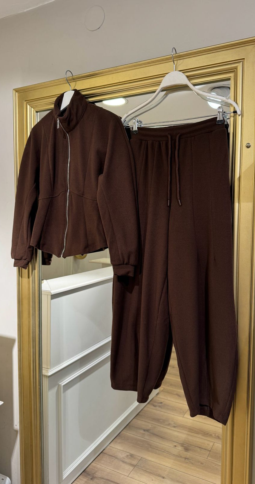 Kahverengi Bel Detaylı Takım