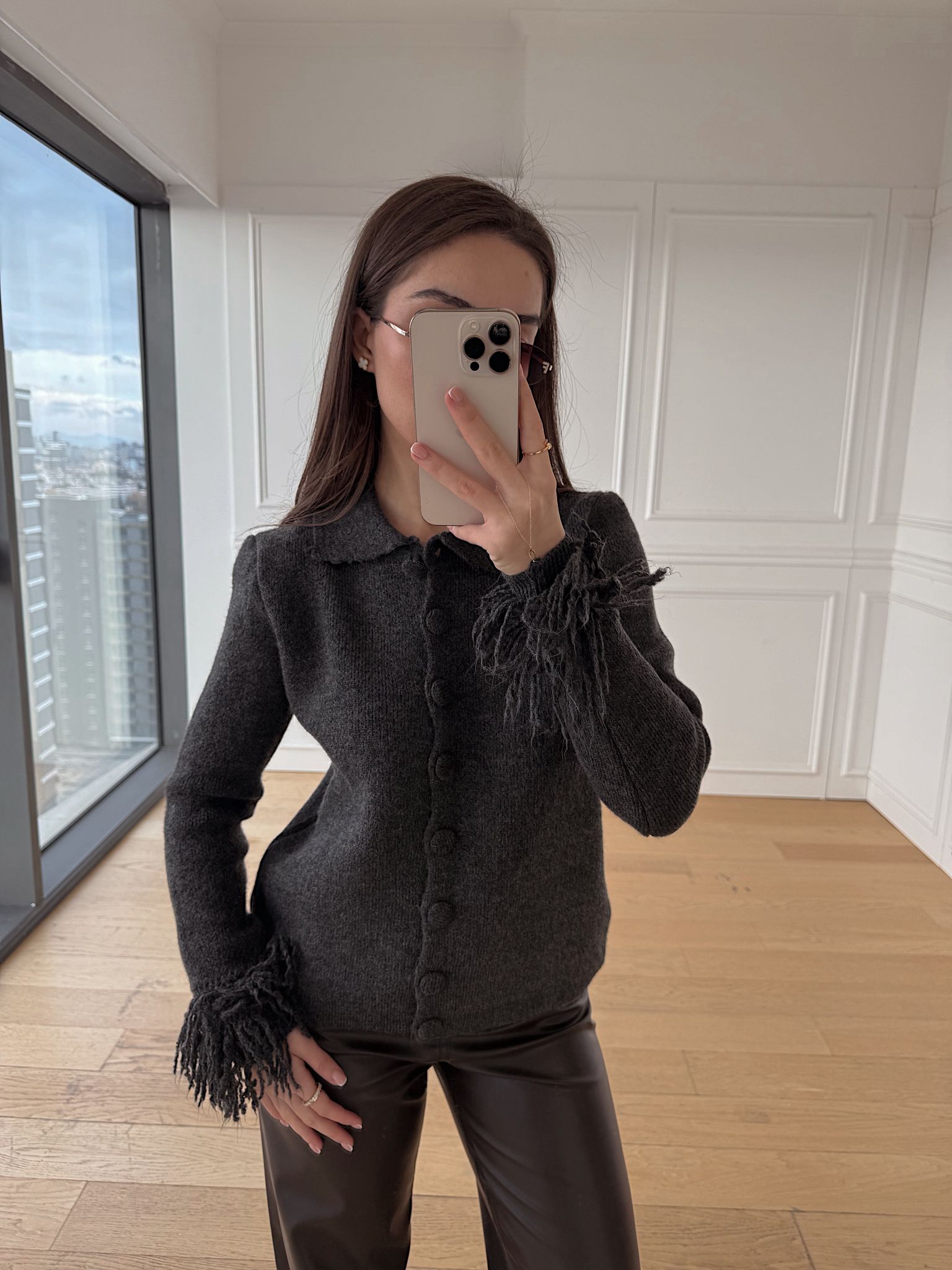 Kolları Püskül Detaylı Hırka - Gri